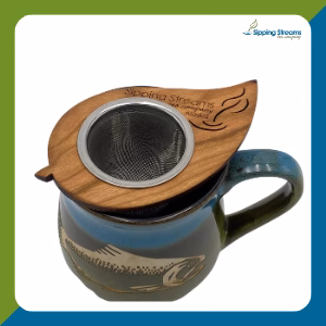 Handcrafted wooden tea infuser shaped like a leaf, featuring a fine mesh basket for steeping loose-leaf tea. A reusable, eco-friendly tool for mindful tea drinkers.